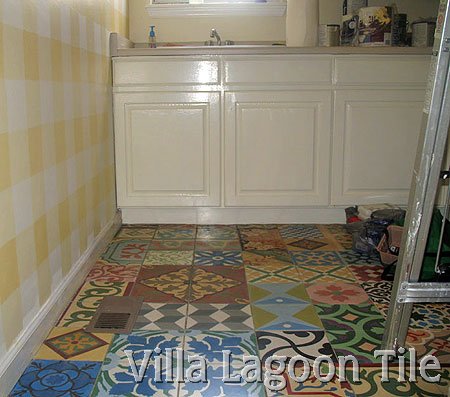 Laundryroom patchwork tile floor