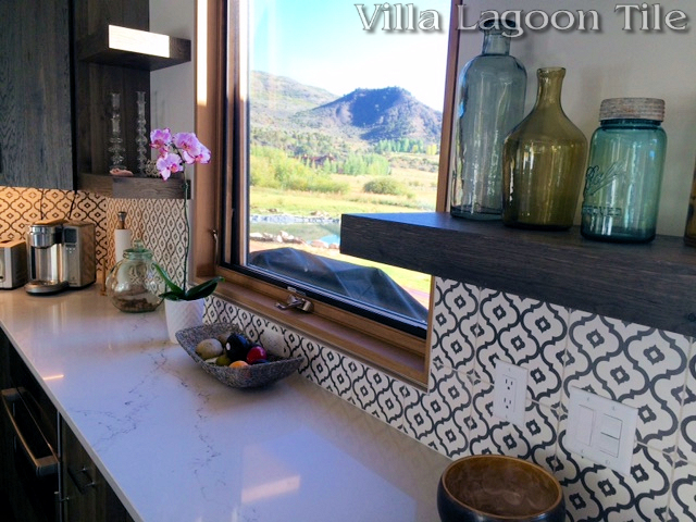 Kitchen backslash with our Kasbah cement tile, a white and gray repeating ogee shape.