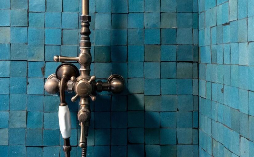 Using Cement Tiles for an Eye-Catching Bathroom Feature