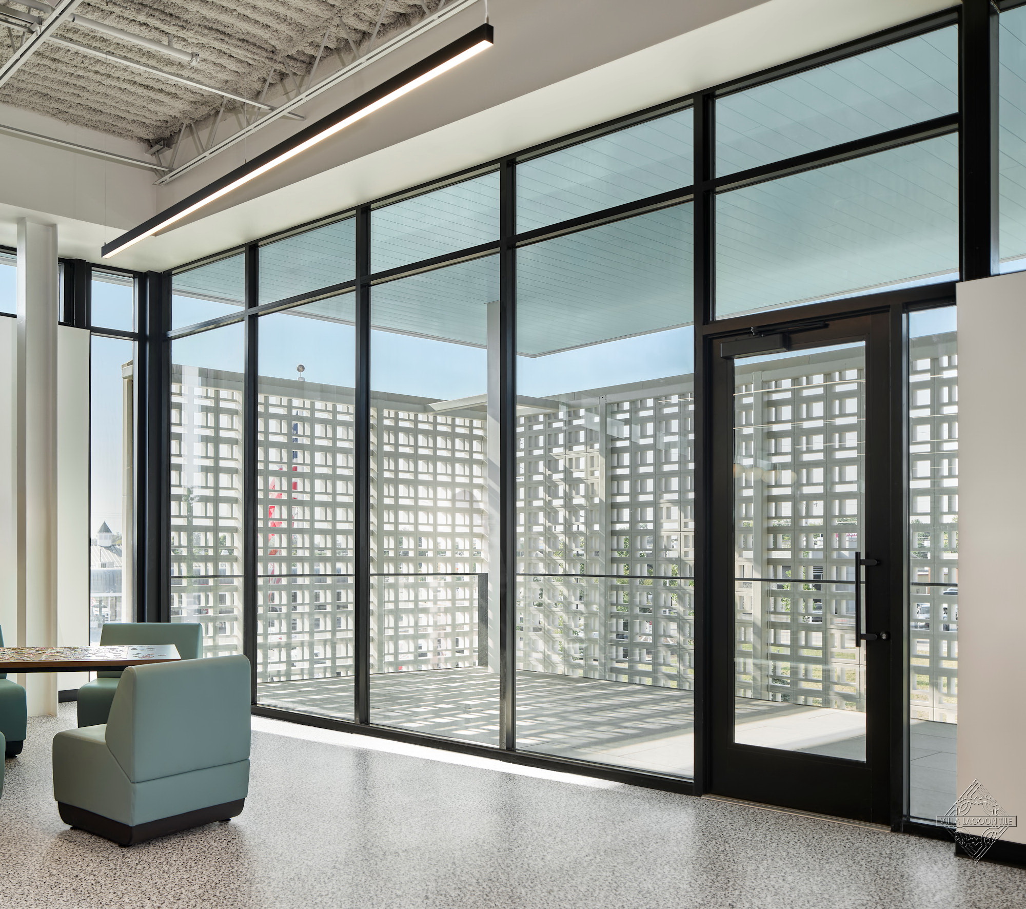 Bioclimatic Comfort: Indoor-Outdoor Connectivity at the Donelson Library