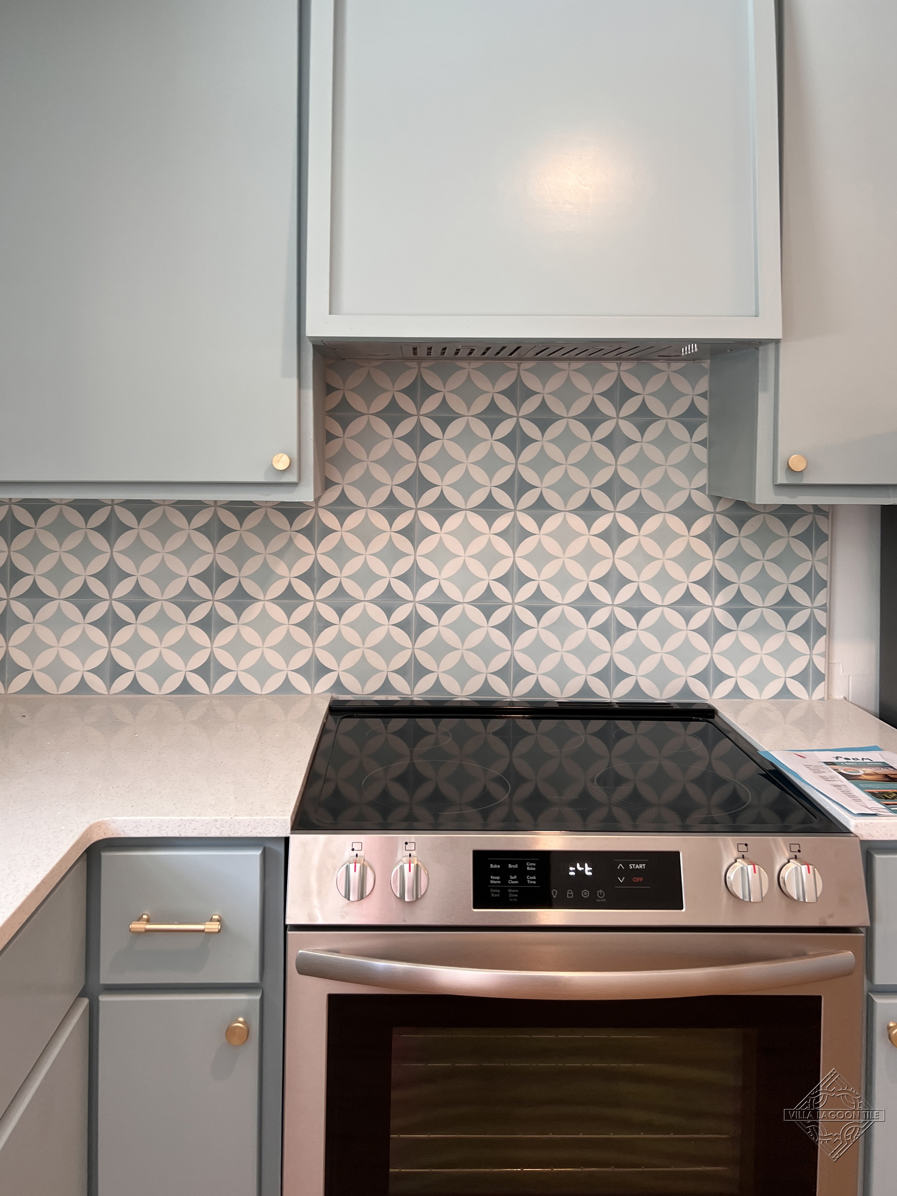 Artisanal Symmetry: Circulos Cielo Tile Focal Point