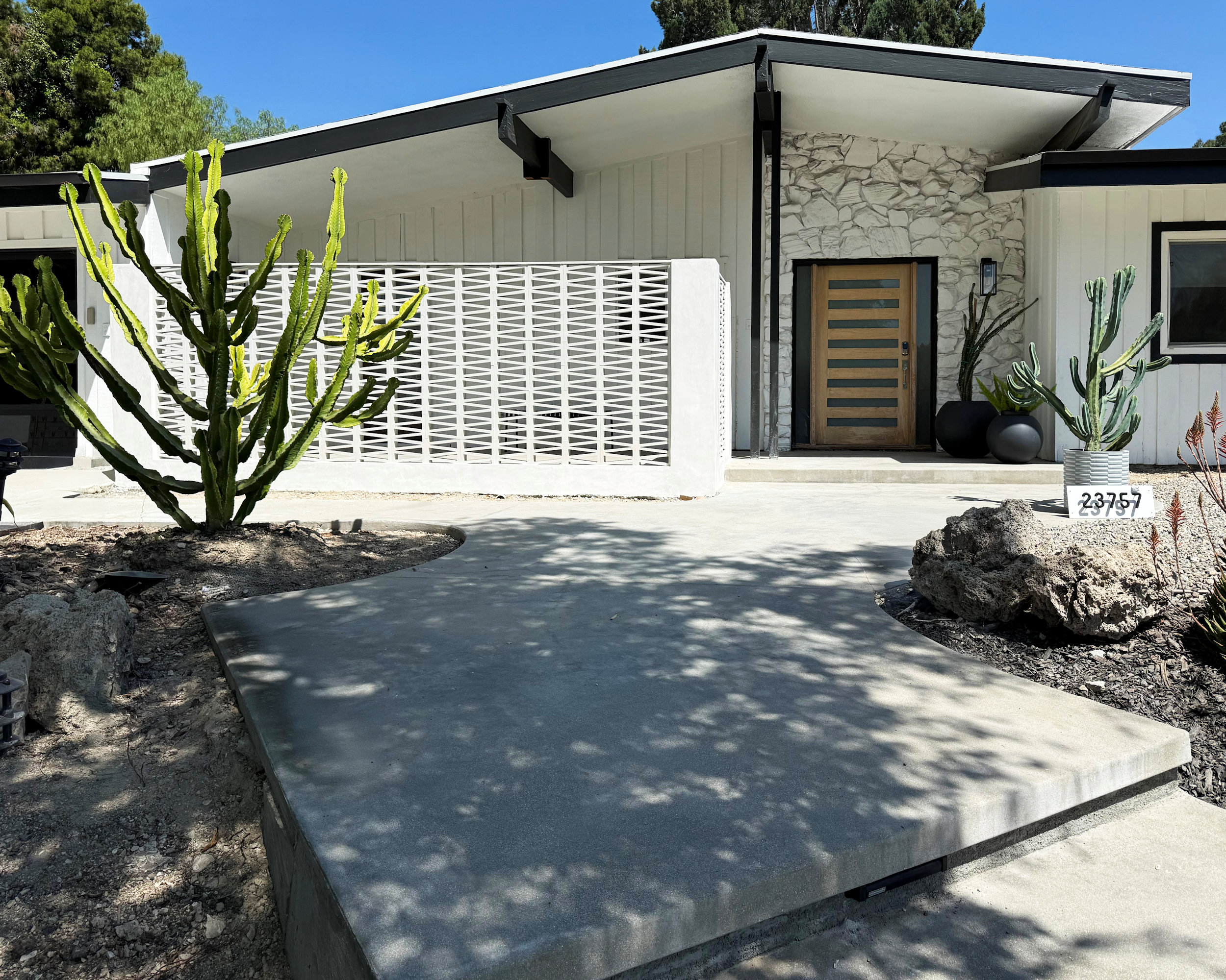 Desert Modern Landscaping Cactus White Breeze Block Wall Entry Los Angeles Residential.jp
