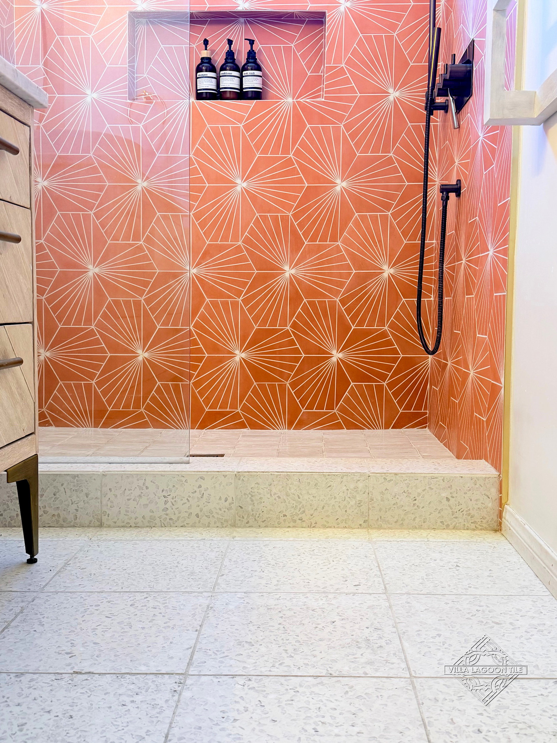 modern-shower-transition-terrazzo-bejmat-and-cement-tile