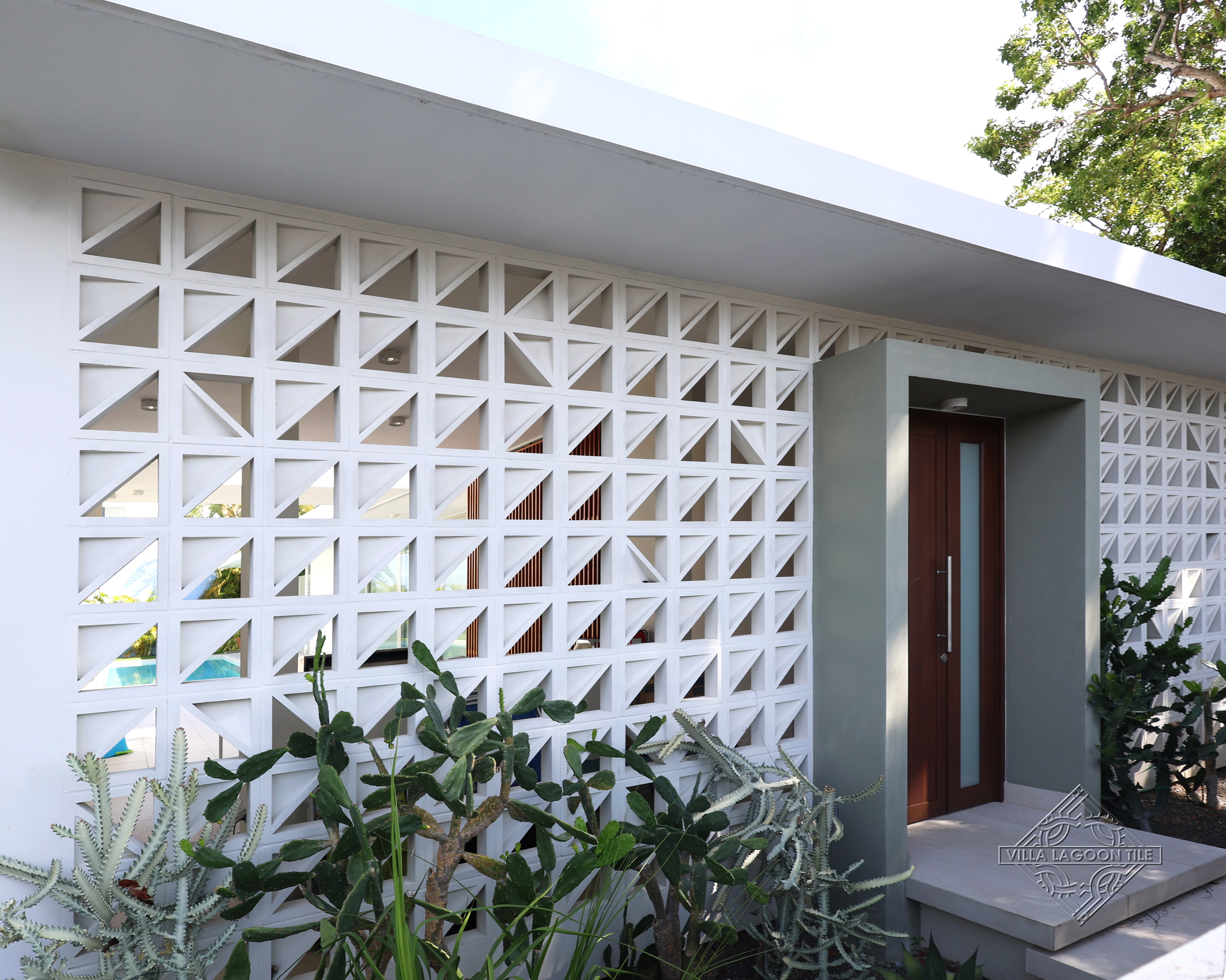 Sculptural Curb Appeal: Modern Entryway with Bermuda Breeze Blocks