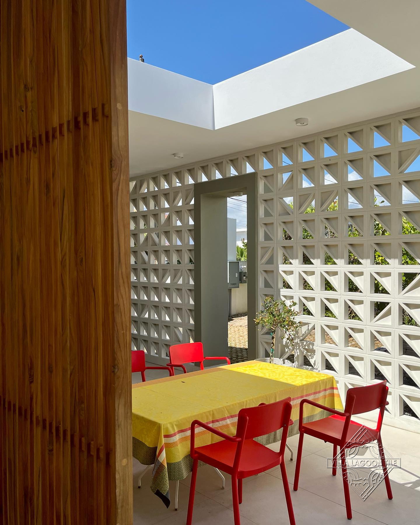 Biophilic Sanctuary: The Lantern House Dining Pavilion