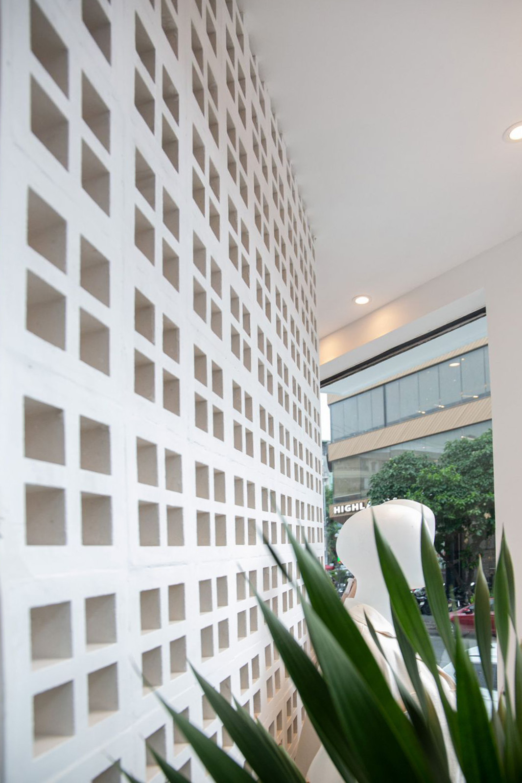 Architectural Detail: White Decorative Breeze Block Wall in a Modern Retail Space