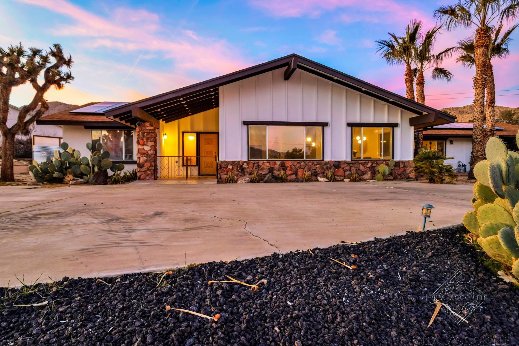 Benecia Oasis – A Desert Modern RestorationHero Photo thumbnail