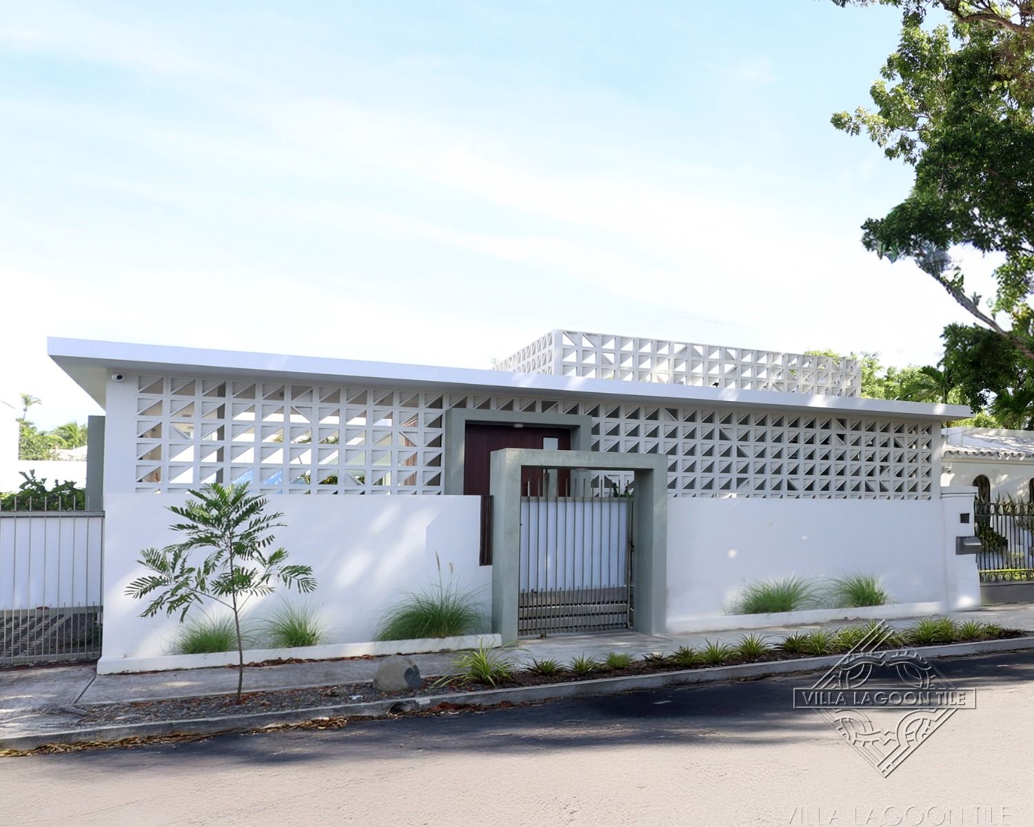 Large Bermuda Breeze Blocks: A Masterclass in Modernist Privacy & VentilationHero Photo thumbnail